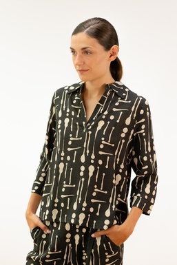 2601235 Blusa Estamp. Negro