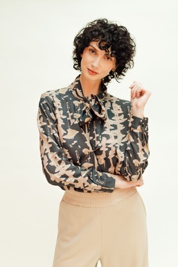 2504249 Blouse Print Grey shapes